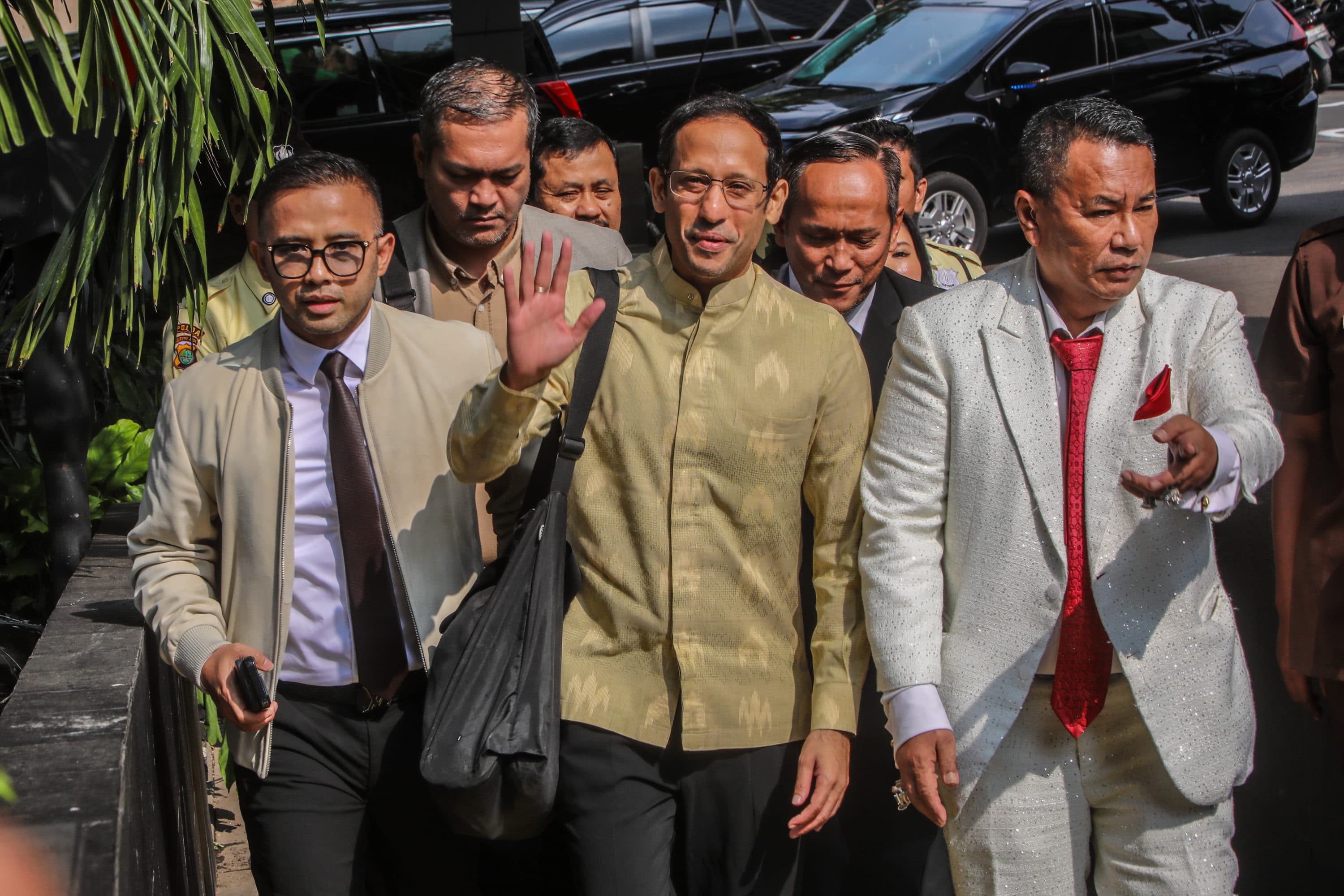 Hotman Paris Siap Buktikan Nadiem Makarim Tak Terima Uang Satu Sen Pun