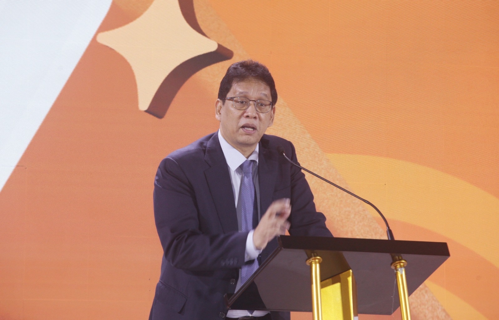 Pertumbuhan Ekonomi Butuh Dua Mesin yang Seimbang