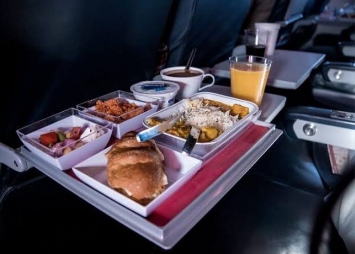 Cara Memastikan Makanan Halal di Penerbangan Internasional: Jangan Salah Pilih Hidangan!