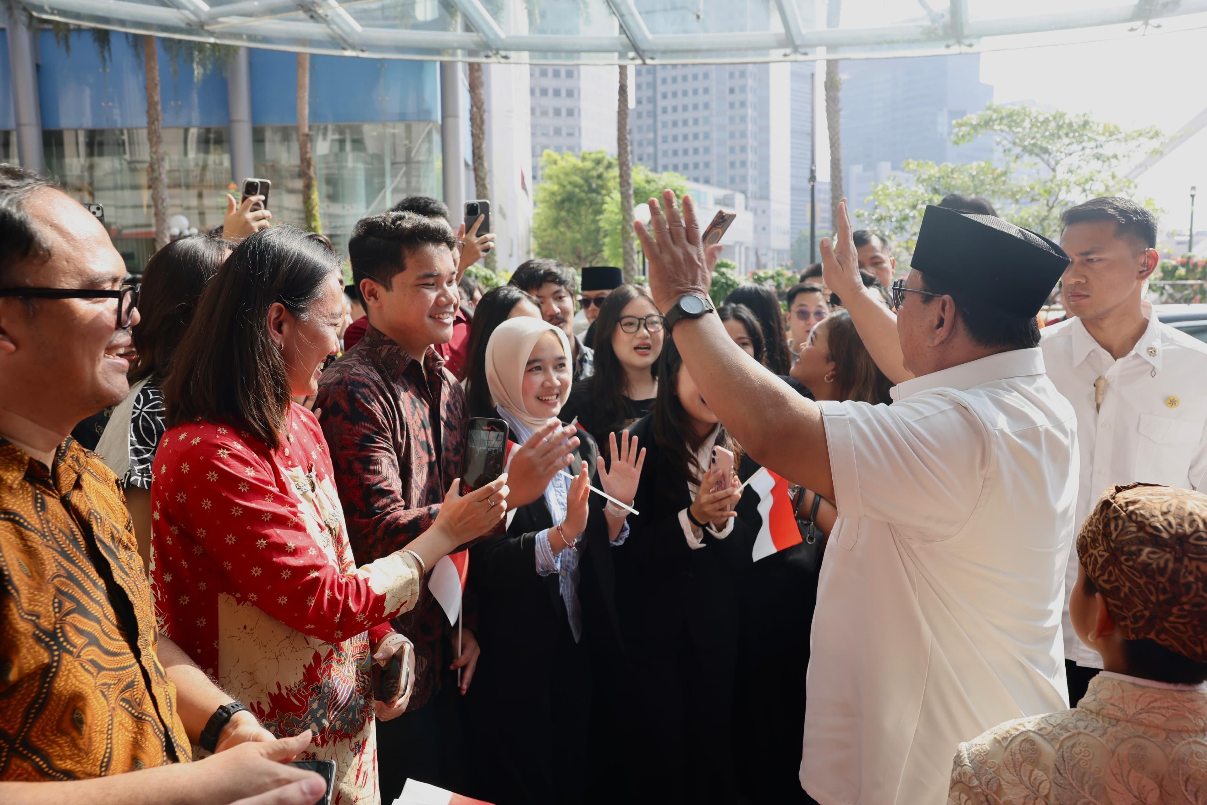Sambut Prabowo di Singapura, WNI Gaungkan Semangat Kemerdekaan RI ke-80