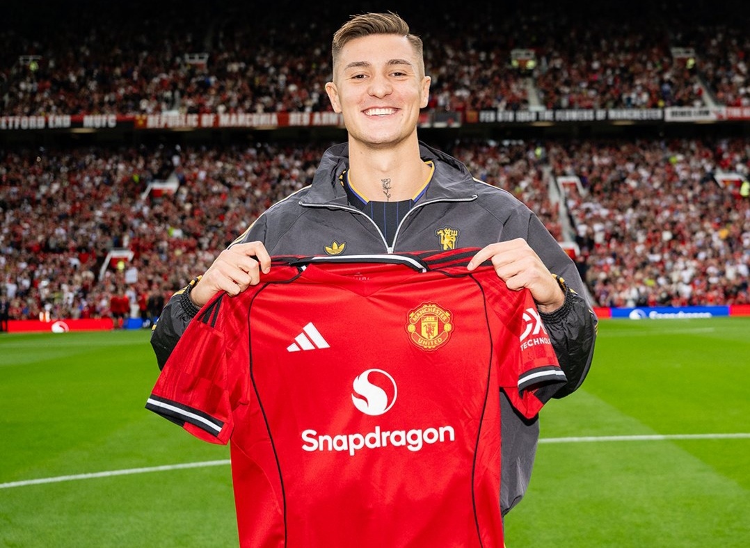 MU Resmi Perkenalkan Benjamin Sesko di Old Trafford, Kontrak 5 Musim