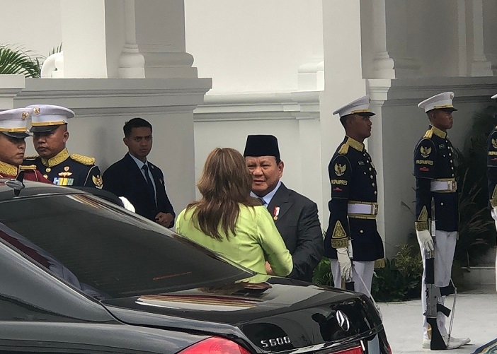 Prabowo Sambut Hangat Presiden Peru Dina Ercilia di Istana Merdeka