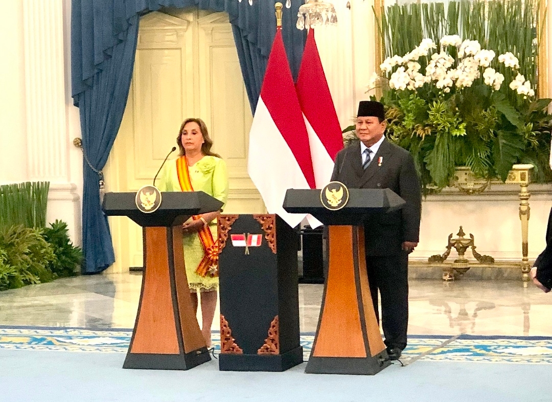 Tanda Kehormatan, Prabowo Anugerahkan Bintang Adipurna ke Presiden Peru Dina Boluarte
