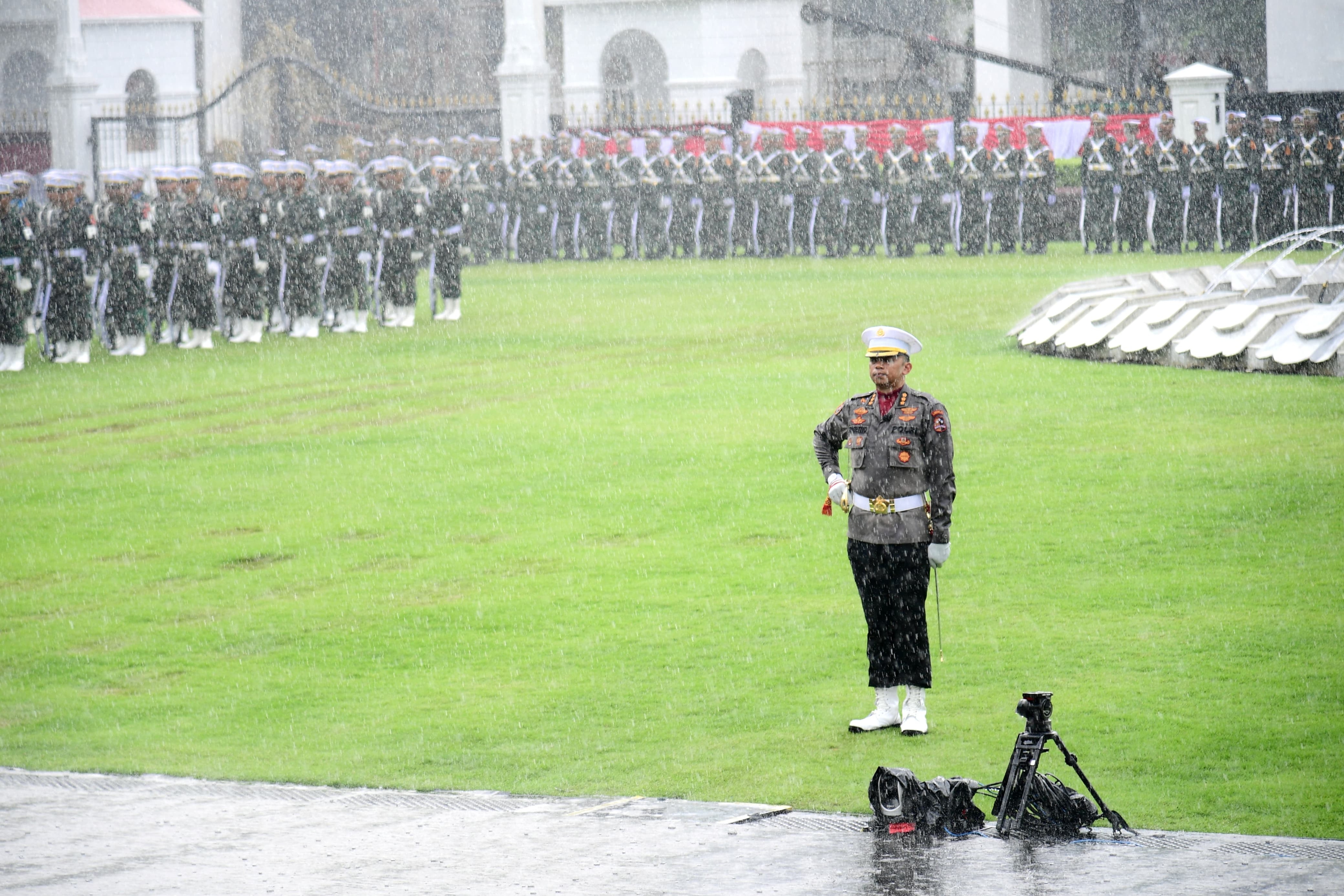 Diguyur Hujan Deras, Gladi Kotor Rangkaian HUT RI di Istana Tetap Berjalan Khidmat