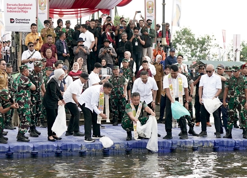 Mandiri Sahabat Desa Gerakkan Ekonomi Lewat Aksi Bersih Waduk di Jawa Barat