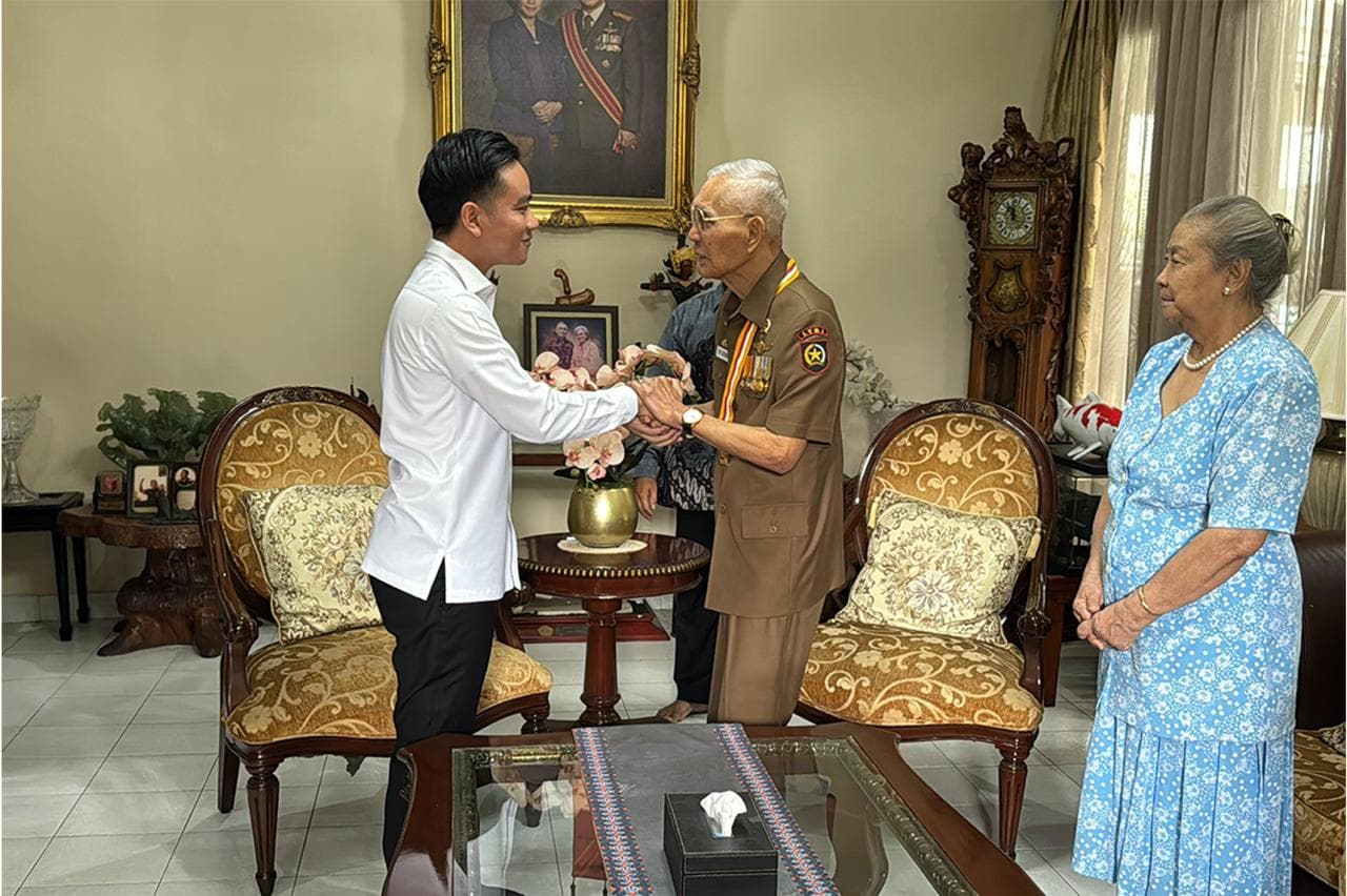 Gibran Temui Wapres ke-6 Try Sutrisno, Beri Undangan Peringatan HUT ke-80 RI