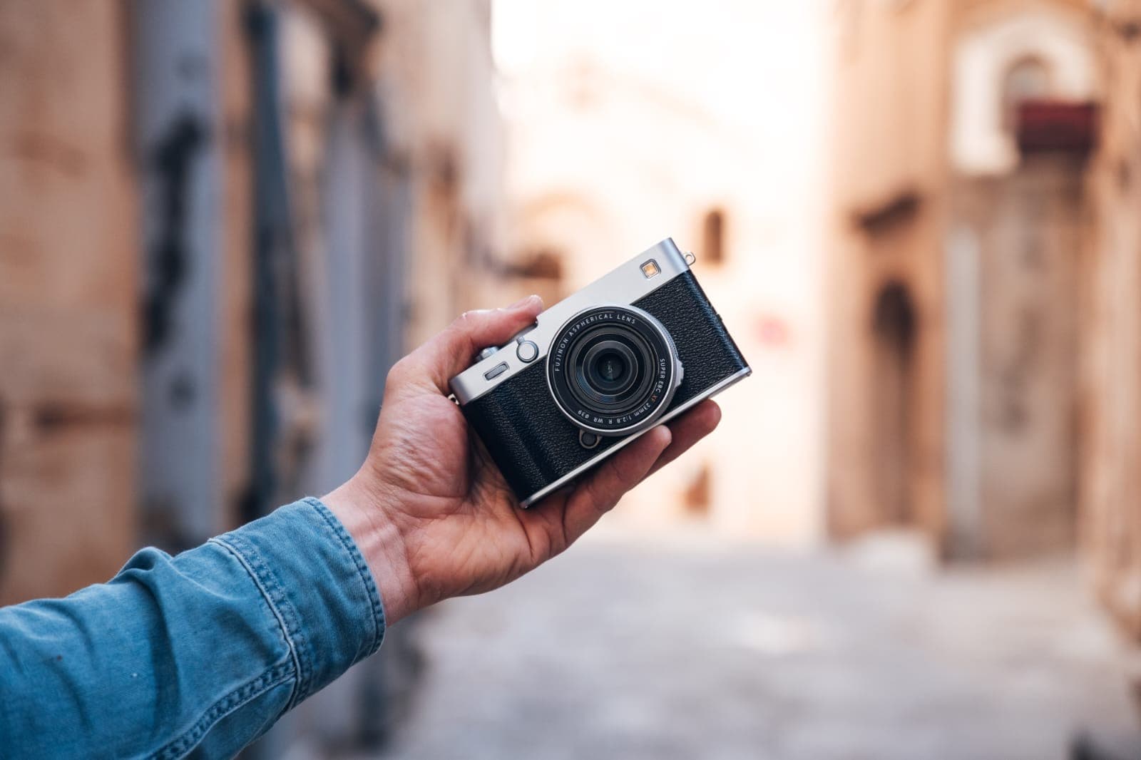 Fujifilm Rilis Kamera Mirrorless X-E5 dan Lensa Ringkas Fujinon XF23mmF2.8 R WR di Indonesia