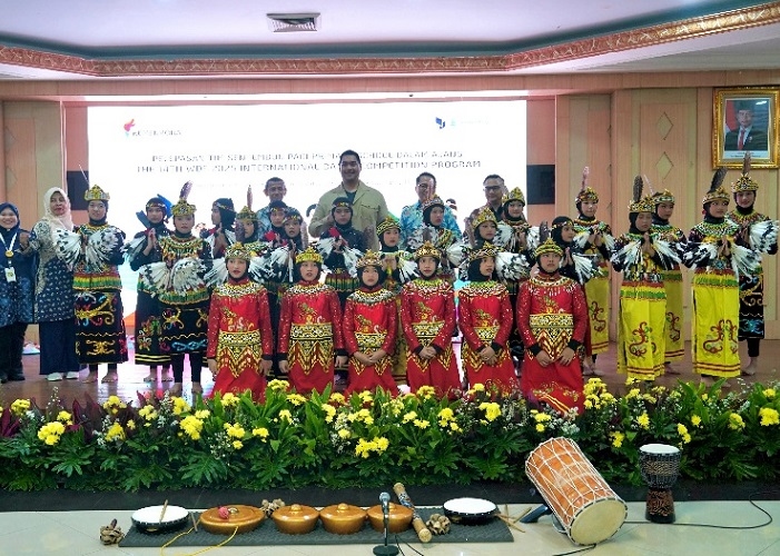 Menpora Dito Lepas Tim Seni Embun Pagi Primary School Berlaga di Kompetisi Tari Dunia 2025