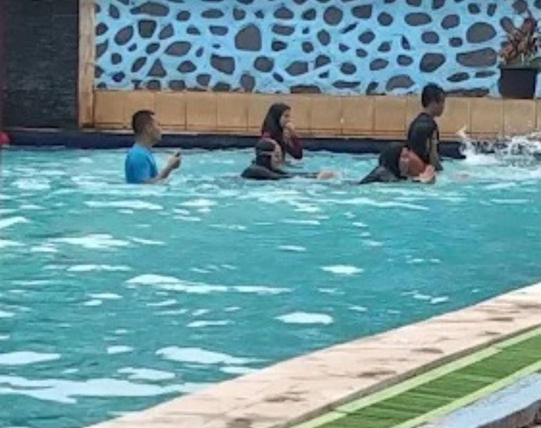 Kolam Renang Pilihan Keluarga: Serunya Bermain Air di DTC