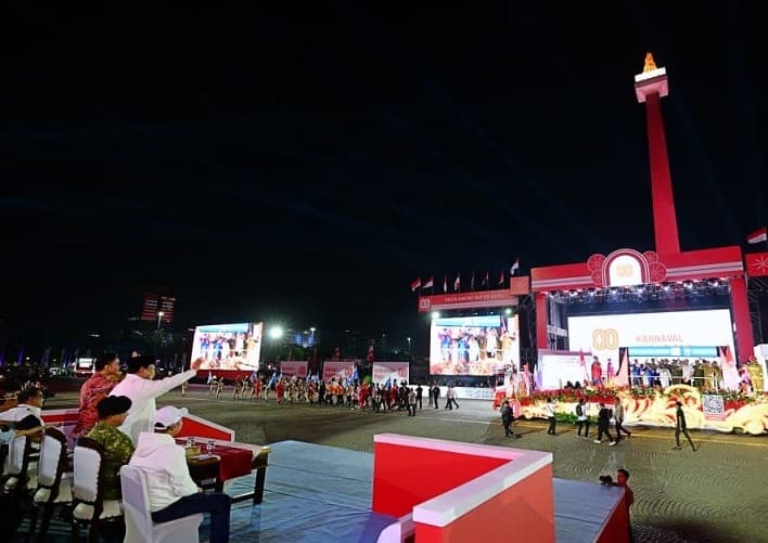 Presiden Prabowo Saksikan Karnaval Bersatu di Monas, Meriahkan Malam HUT RI