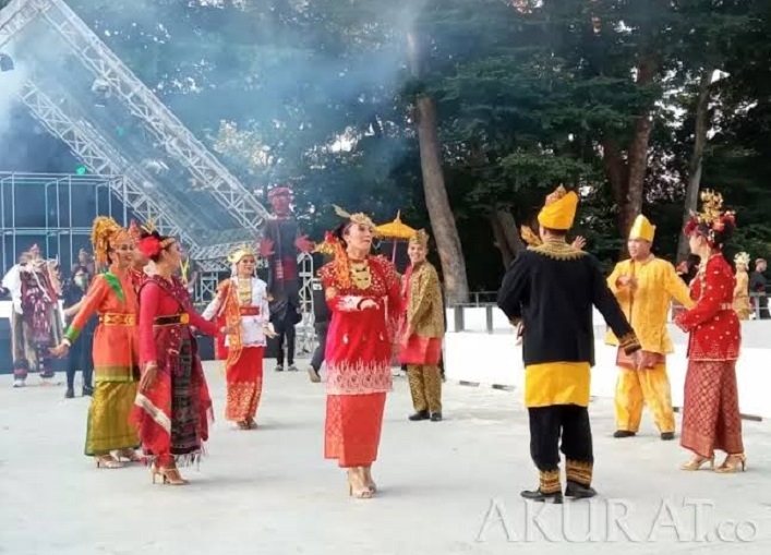 Pakaian Adat Jangan Hanya Jadi Simbol, Kedaulatan Budaya Harus Dijaga