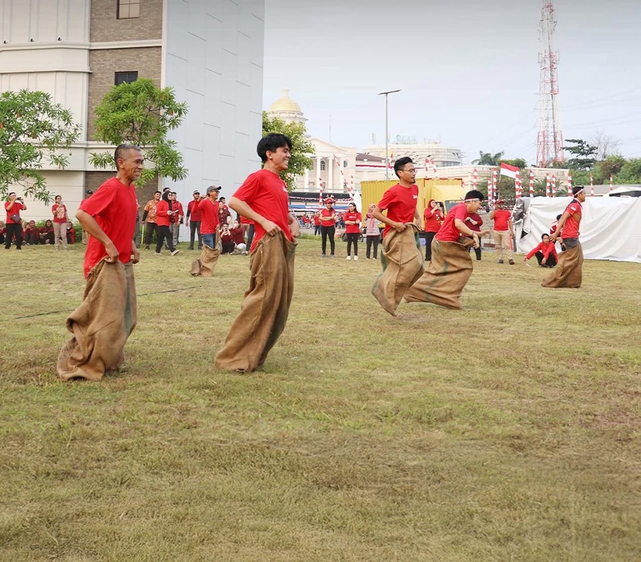 Meriahkan HUT ke-80 RI, Upacara dan Lomba Tradisional Satukan Warga