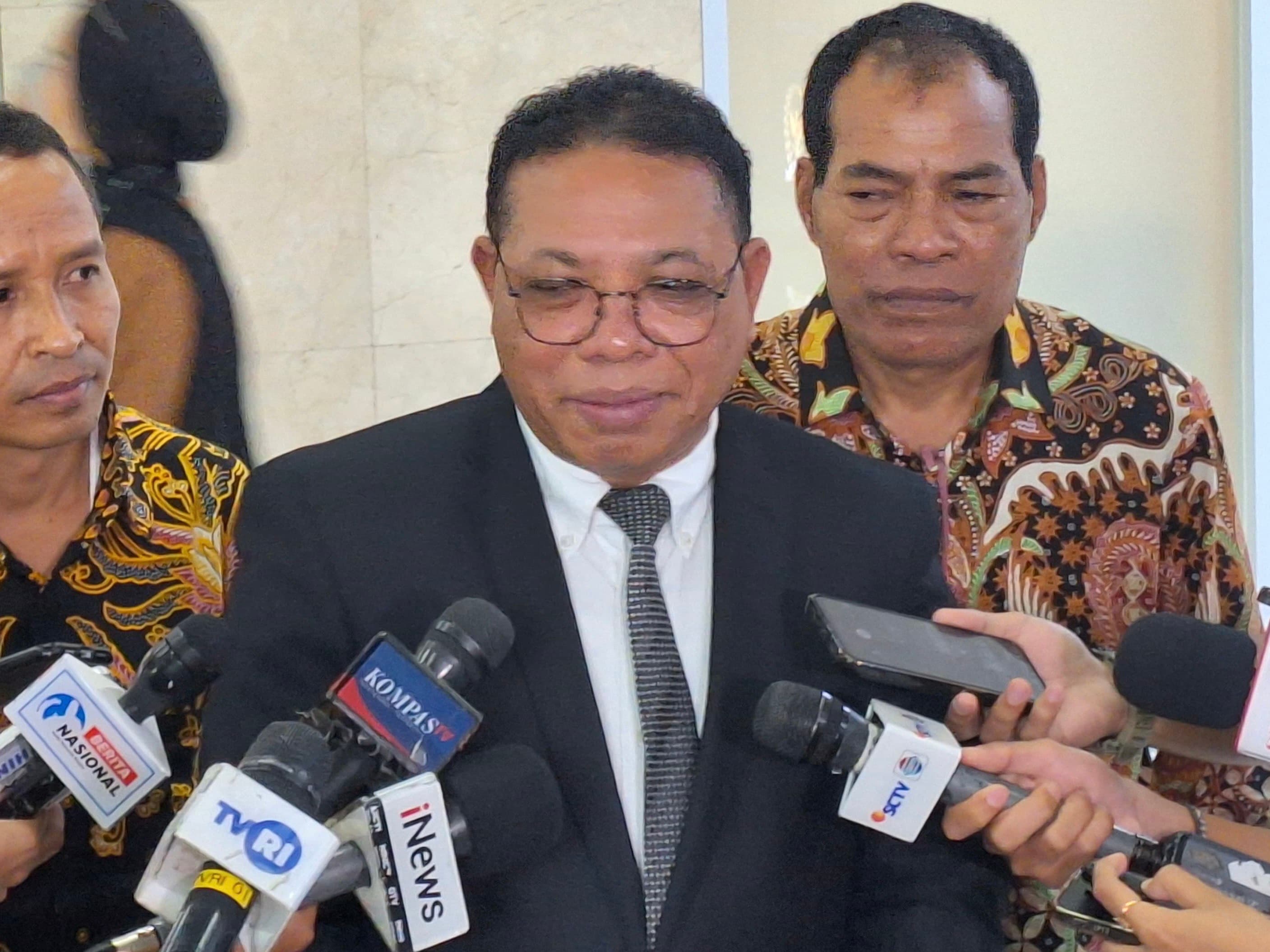 Terpilih Jadi Hakim MK, Ini Kata Inosentius Samsul Saat Diminta Tak Hantam DPR