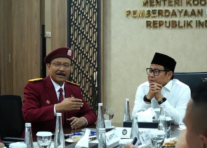 Mensos dan Menko PM Dorong Reformasi Akreditasi Panti Asuhan dan Penggunaan DTSEN untuk Program Bansos