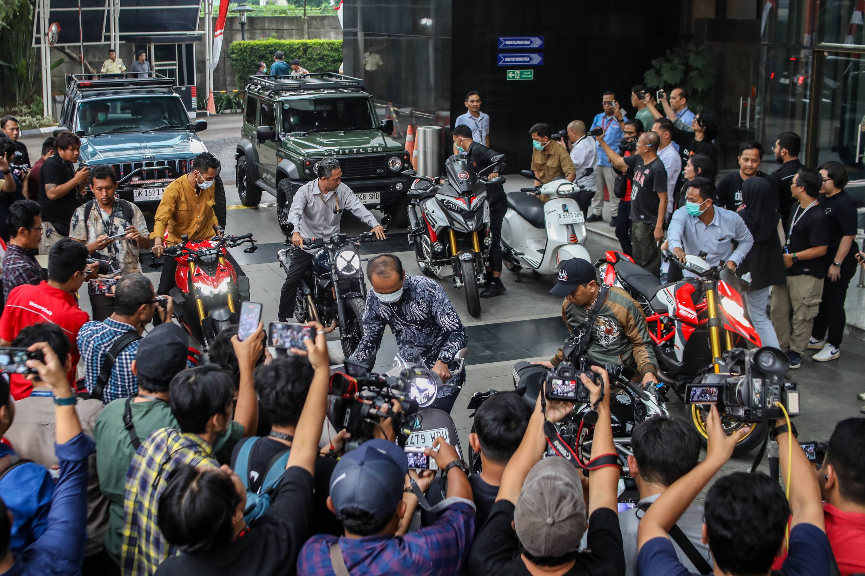 Garasi Mewah Immanuel Ebenezer Dibongkar KPK: Ada Nissan GT-R Sampai Sejumlah Ducati