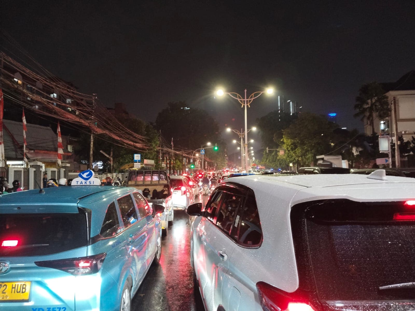 Demo 25 Agustus Bubar, Jalan Pejompongan Menuju DPR Masih Belum Bisa Dilalui