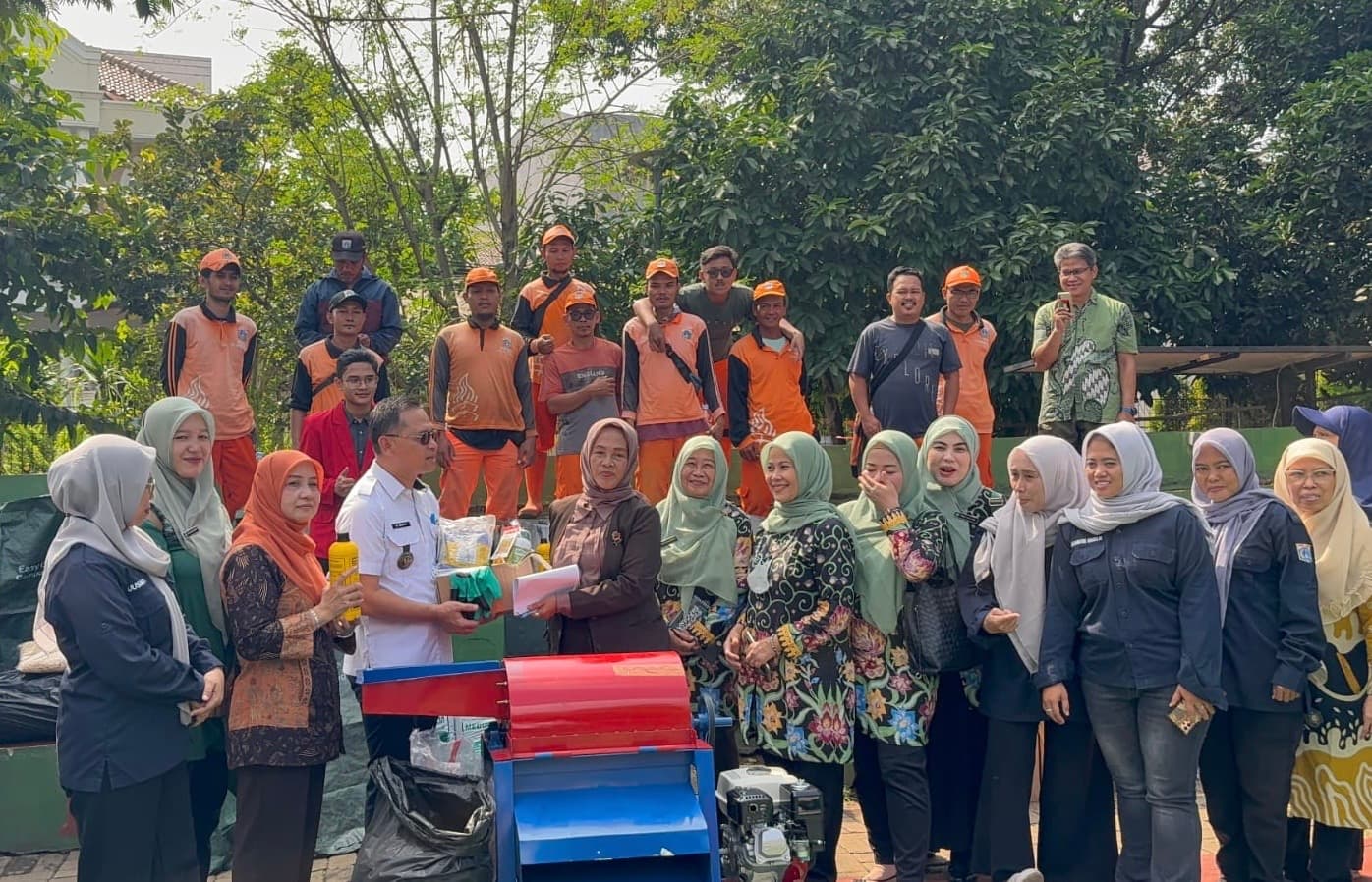 UMB dan Kelurahan Meruya Selatan Luncurkan Program PKM: Kelola Sampah Organik dan Pelatihan Akuntansi Digital