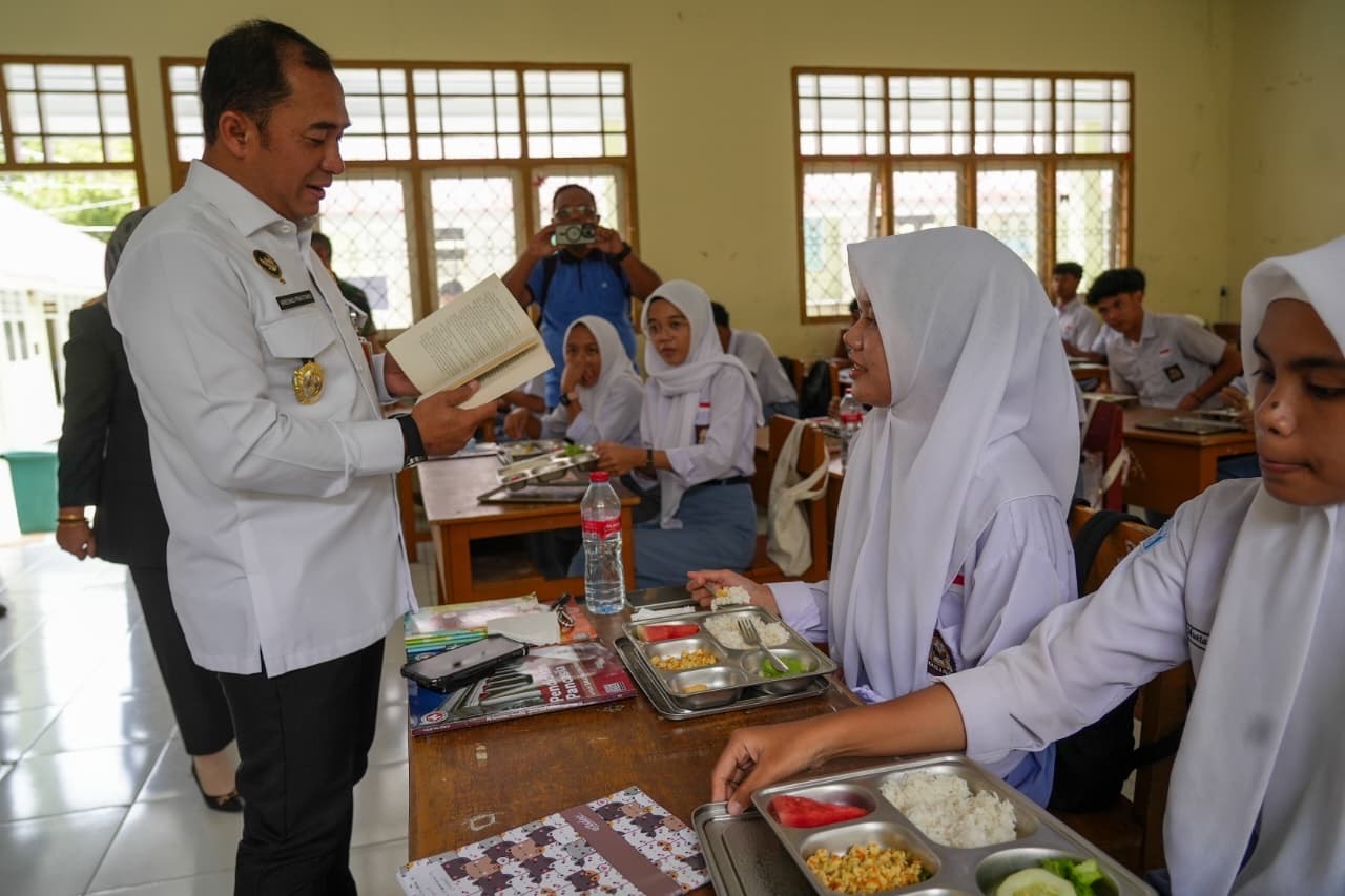Tinjau Distribusi MBG di Ternate, Kemenko Polkam Pastikan Gizi Seimbang Bagi Siswa