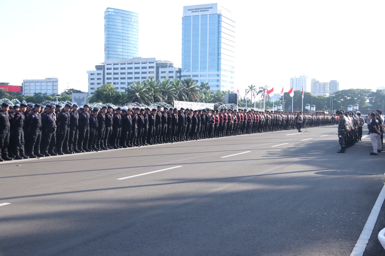 Amankan Demo Buruh di DPR, Kapolda Metro Jaya Larang Anggotanya Bawa Senpi