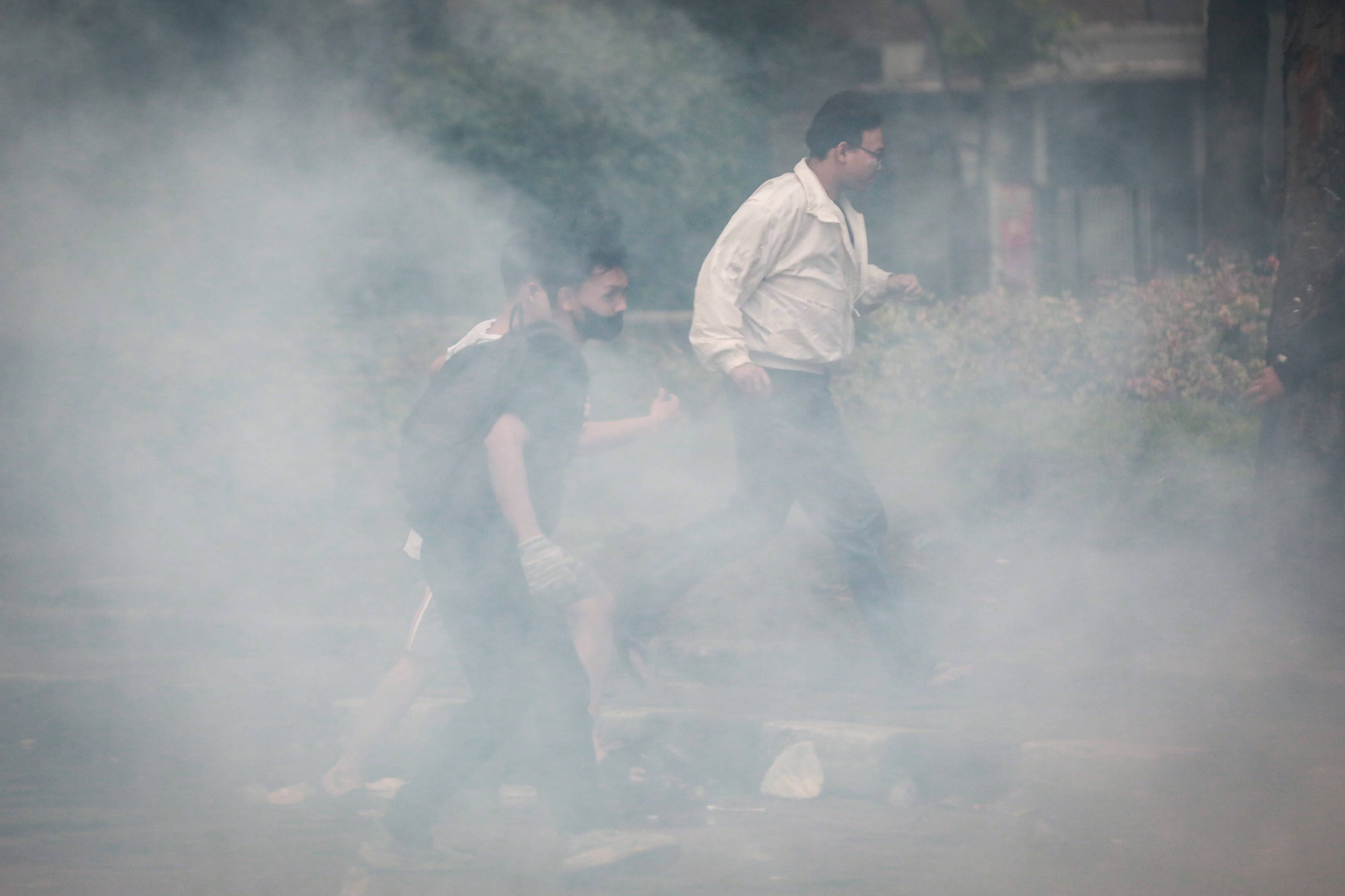 Apakah Gas Air Mata Berbahaya? Begini Penjelasannya!