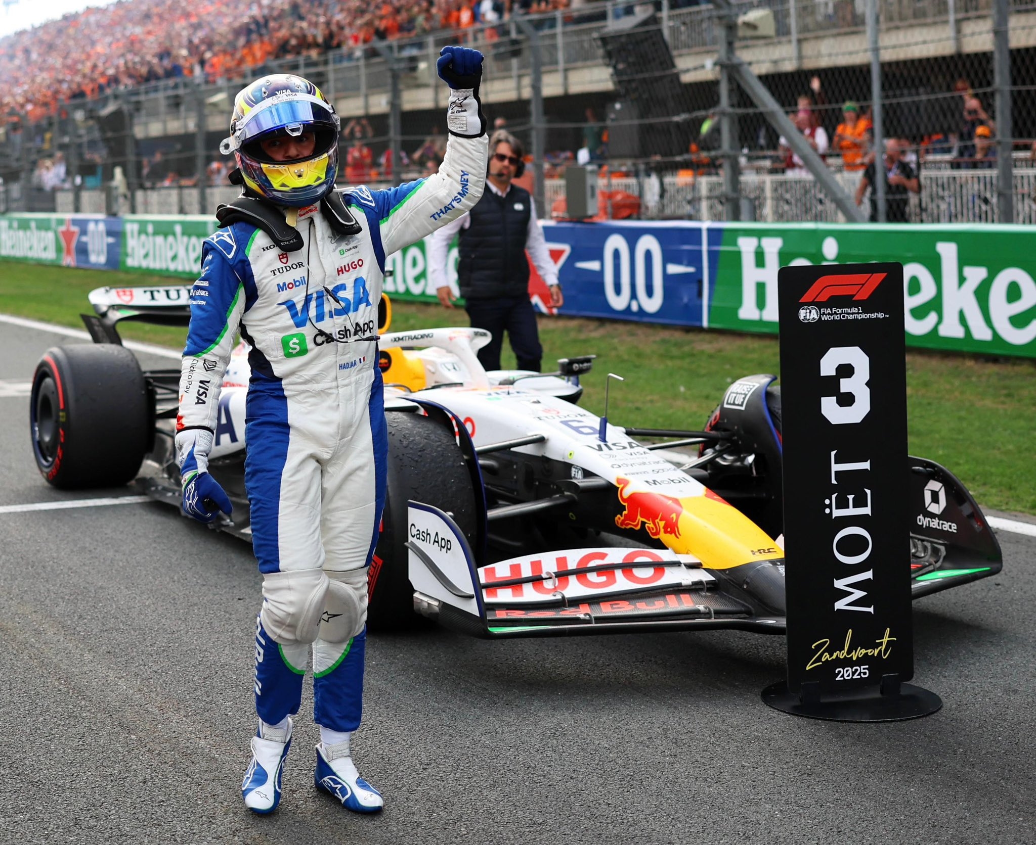 Red Bull Tegaskan Tidak Ada Team Order, Isack Hadjar Dipersilahkan Serang Max Verstappen