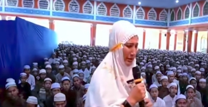 Tangis Pimpinan Pesantren Nurul Iman Parung Bogor Lihat Kondisi Negeri: Bangsa Indonesia Bangsa yang Sabar