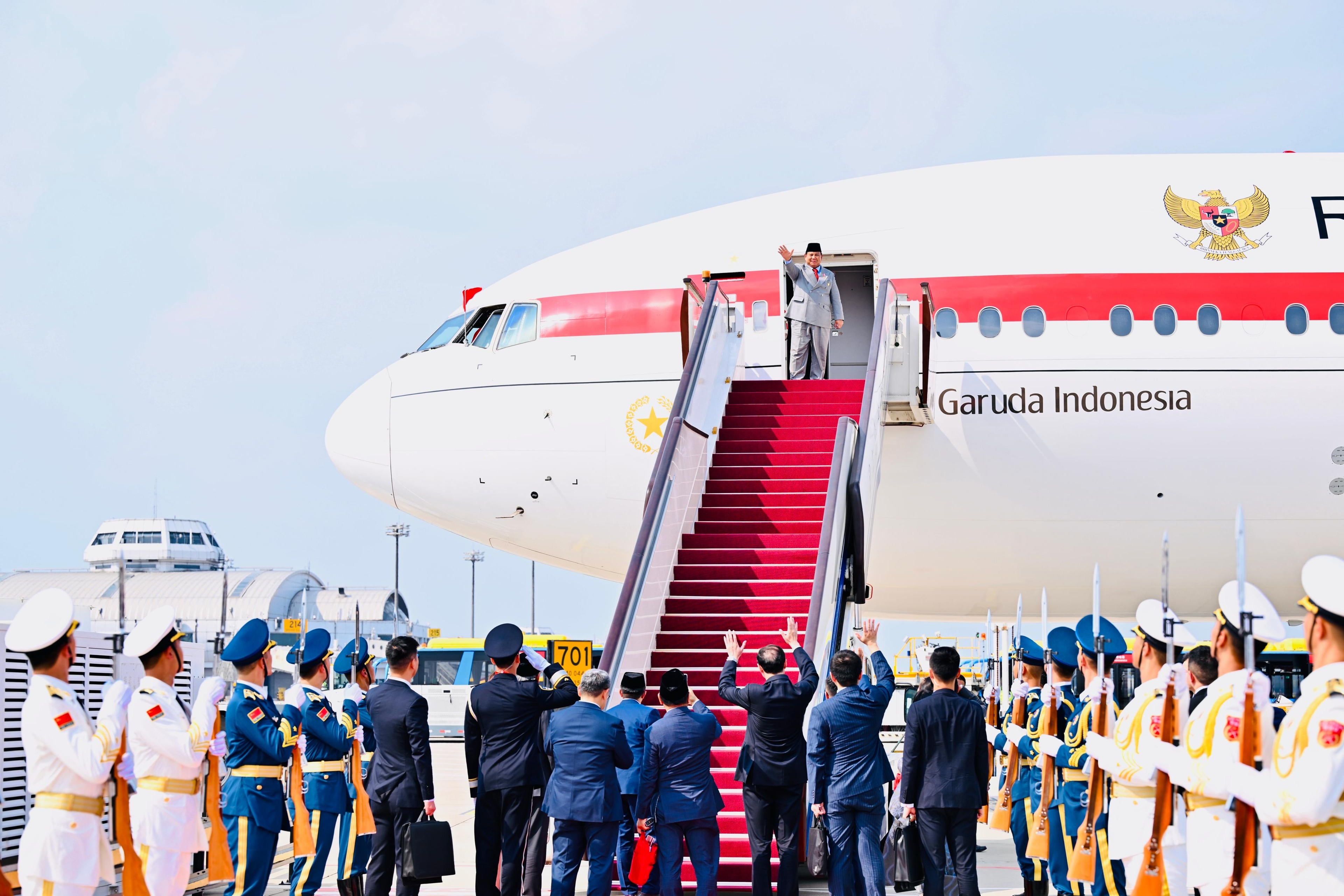 Siswa Indonesia di China Bangga Sambut Kedatangan Prabowo: Presiden Gua Itu!