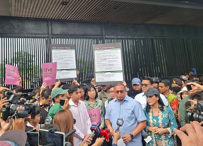 BAM DPR Temui Masyarakat Sipil, Terima Langsung 17+8 Tuntutan Rakyat