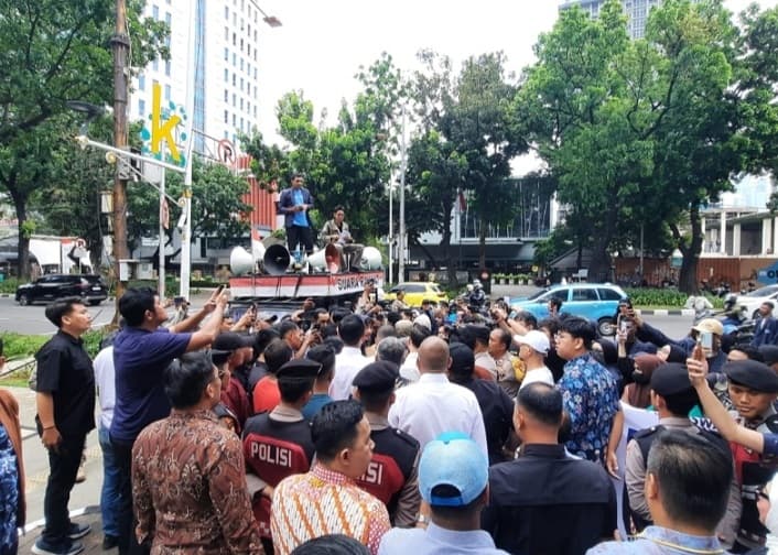 Dapat Gaji dan Tunjangan Fantastis, DPRD Jakarta Didemo Mahasiswa