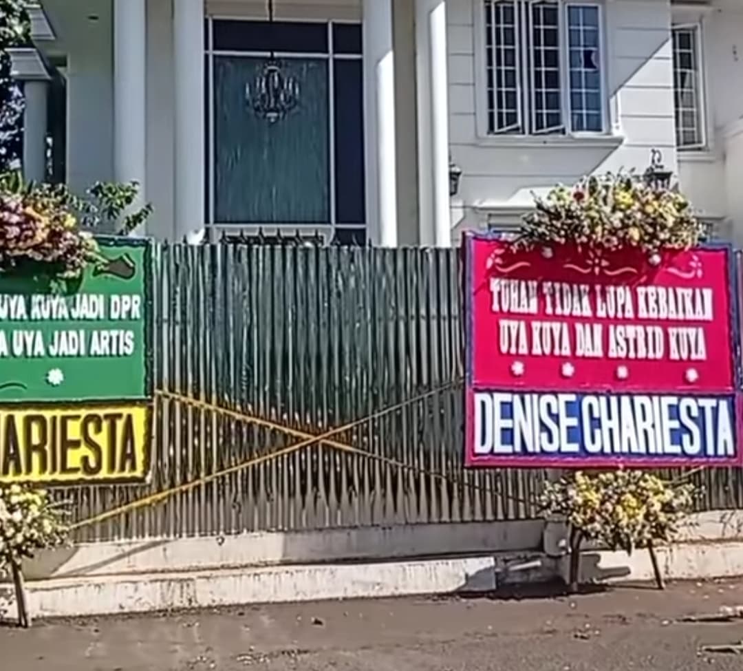 Jadi Korban Penjarahan, Rumah Uya Kuya Kini Dikirimi Banyak Karangan Bunga Dukungan