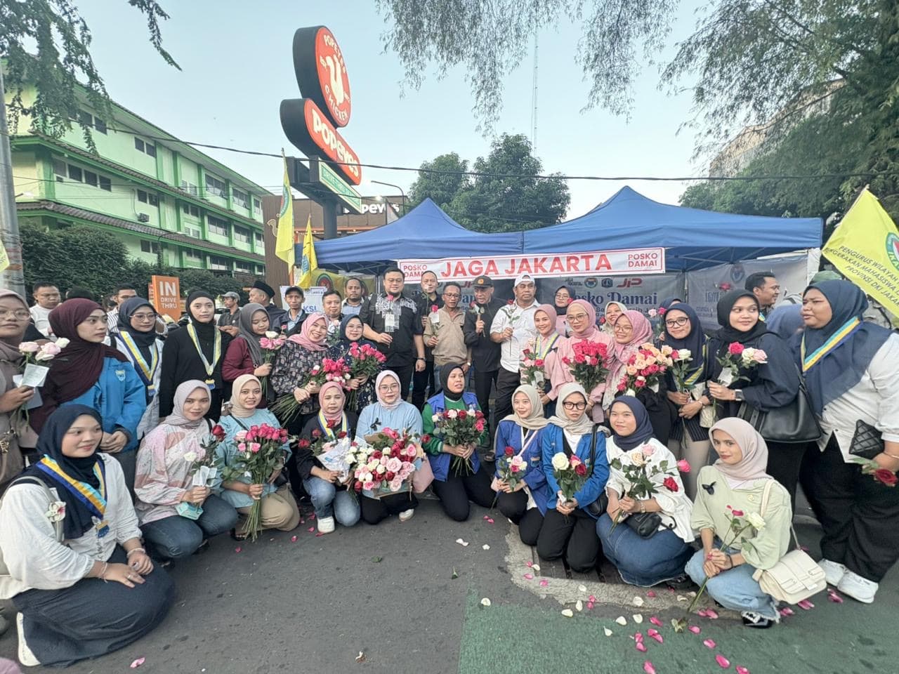 Aksi Simpatik 1.000 Bunga untuk Indonesia: Seruan Damai dari IKA PMII DKI Jakarta