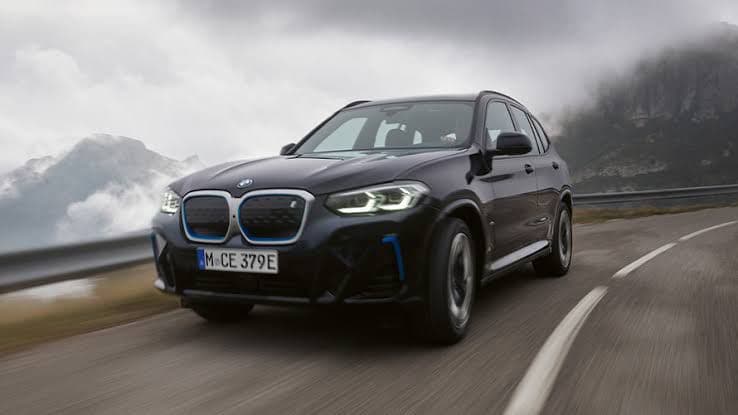 BMW iX3 Resmi Diluncurkan dengan Jangkauan 500 Mil dan Pengisian Ultra-Cepat