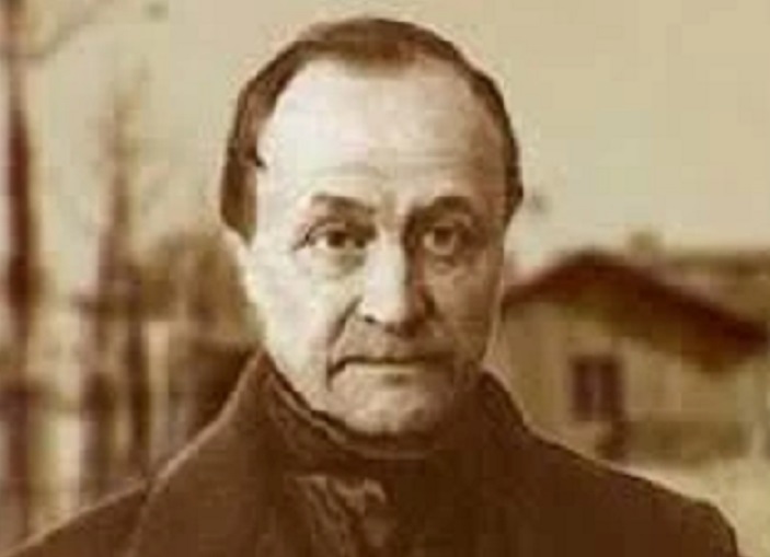 Membaca Perubahan Sosial Lewat Kacamata Comte