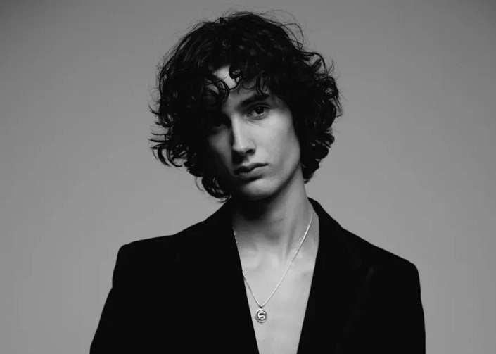 Kupas Tuntas Lirik, Terjemahan dan Makna Lagu Undressed dari Sombr