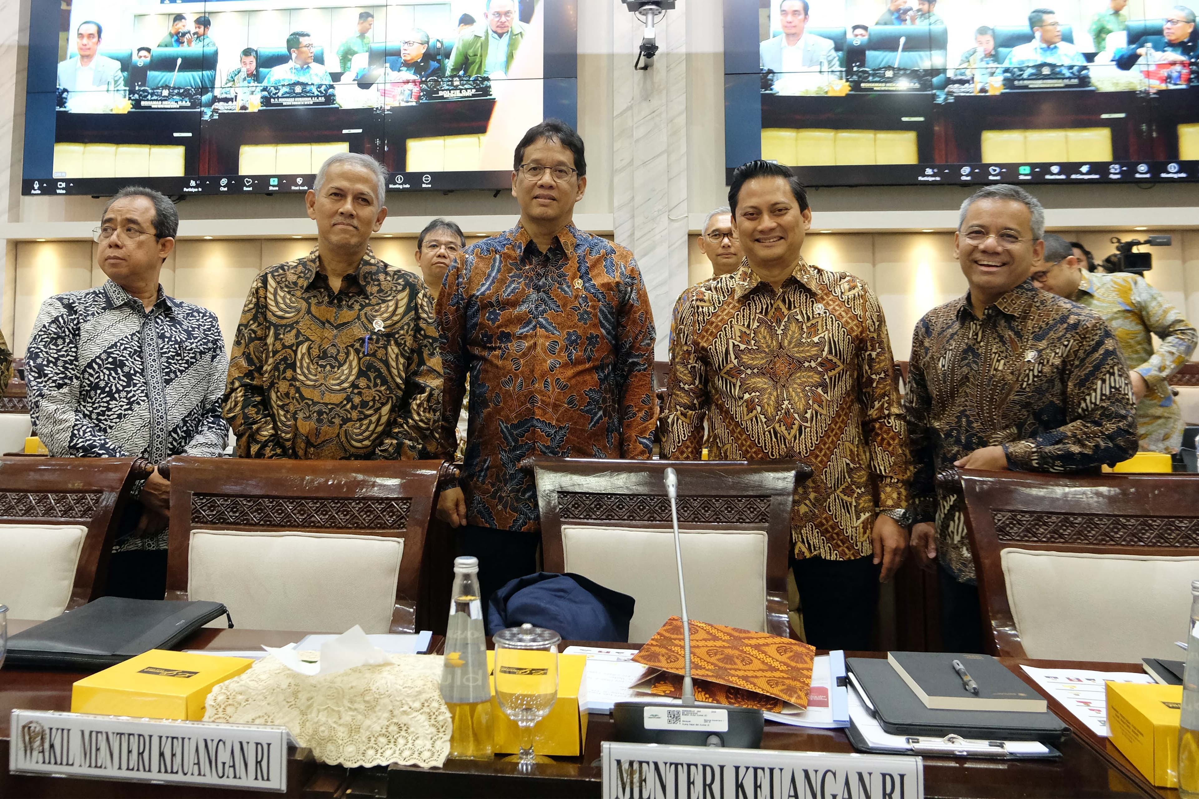 Rapat Perdana dengan Komisi XI, Menkeu Purbaya Tanggalkan Gaya Bicara Koboi
