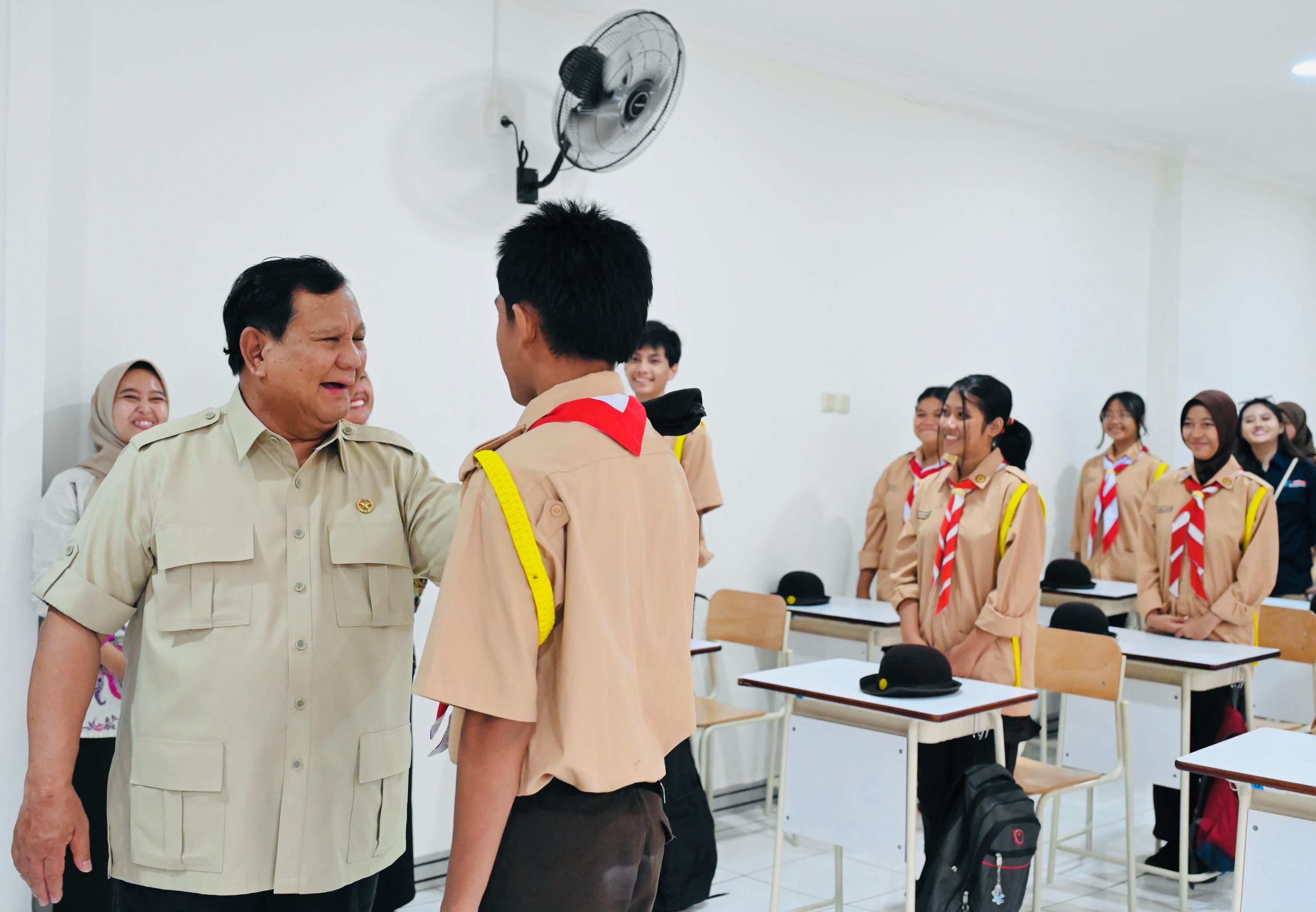 Disapa Prabowo, Siswa SRMA Margaguna Ungkap Rasa Haru dan Bahagia
