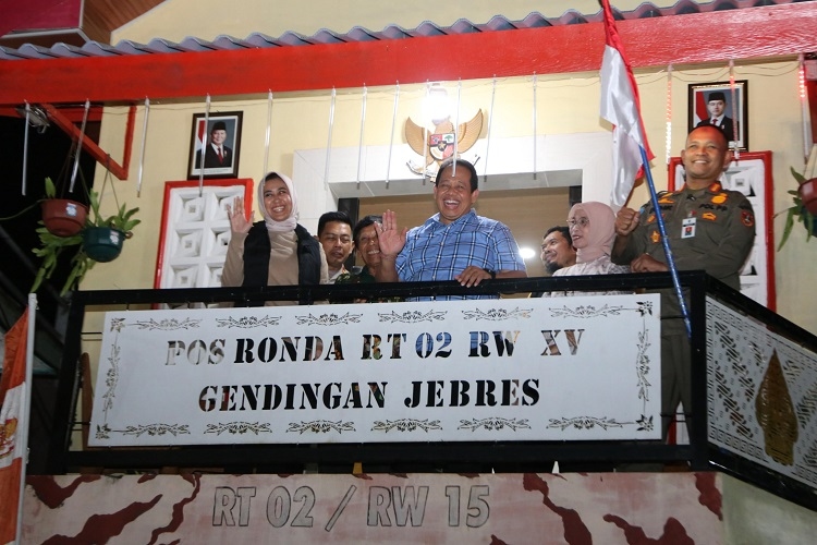 Irjen Kemendagri Monitor Langsung Pelaksanaan Siskamling di Surakarta