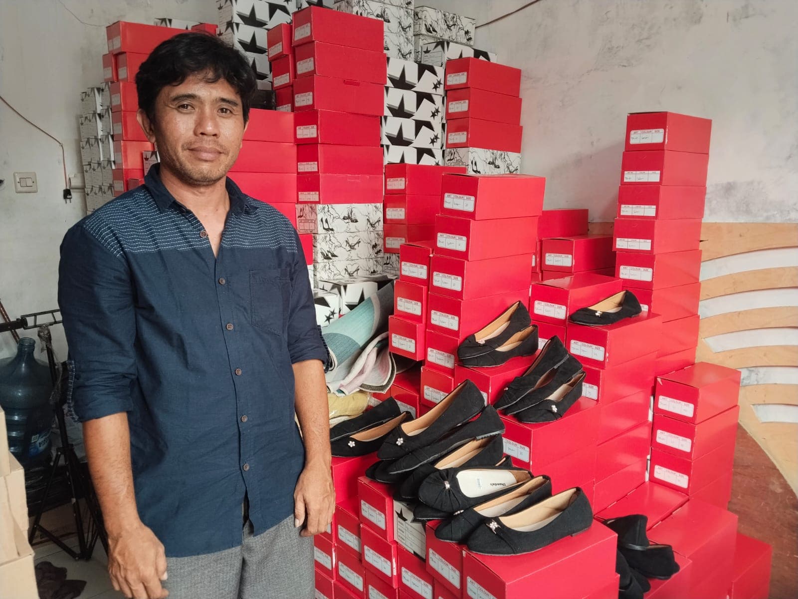 Dari Ciomas hingga ke Hong Kong, Ini Kisah Sukses UMKM Alas Kaki D'Sandals Store