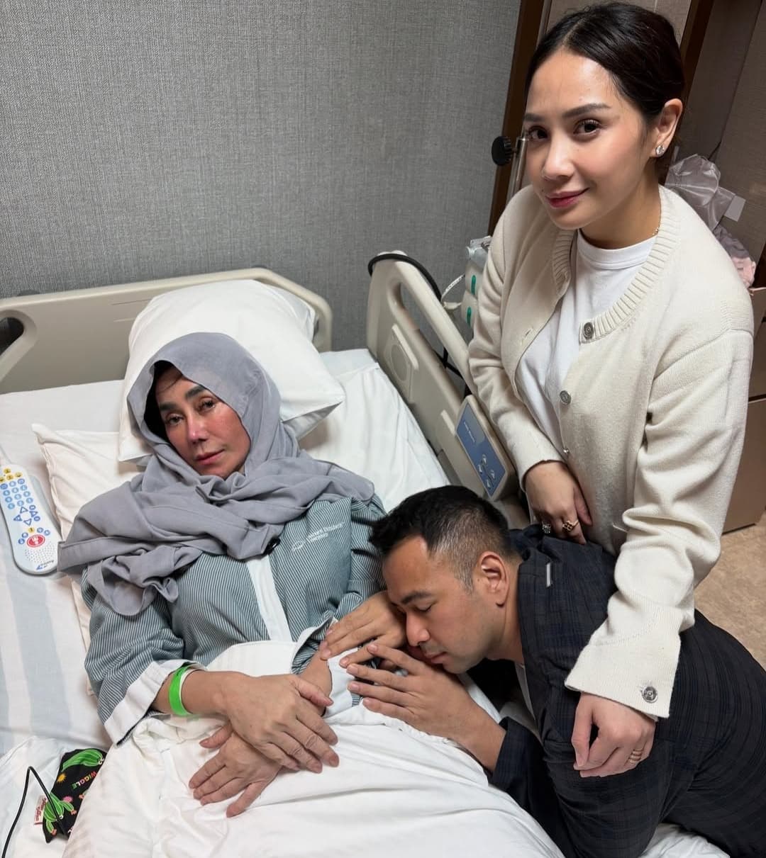 Amy Qanita Dirawat di Singapura, Raffi Ahmad Ajak Keluarga Beri Dukungan