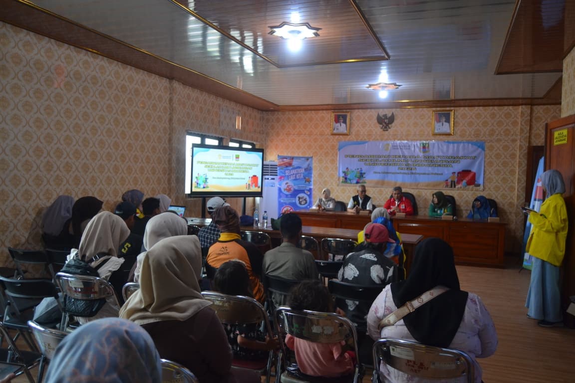 Universitas Indonesia Edukasi Pemanenan Air Hujan, Pengelolaan Limbah Cair, PHBS, dan Mitigasi Banjir Rob di Muaragembong, Bekasi