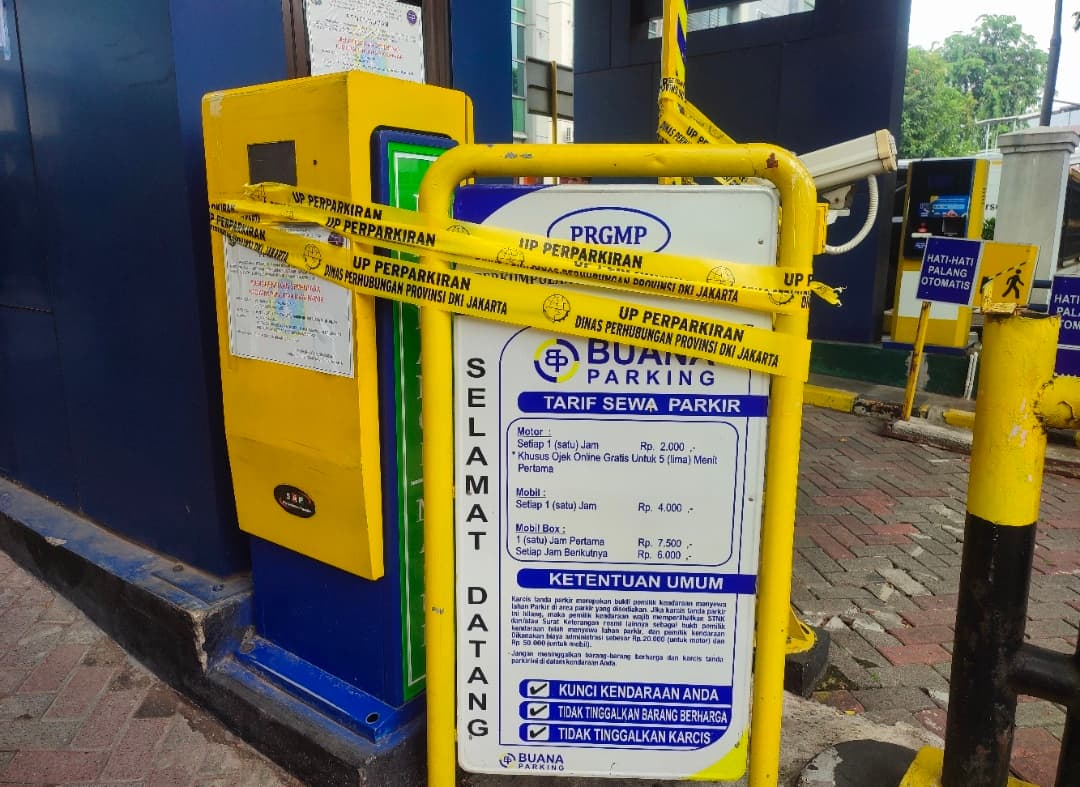 Gelar Inspeksi Dadakan, Pansus DPRD Segel Tempat Parkir Ilegal di Jakarta