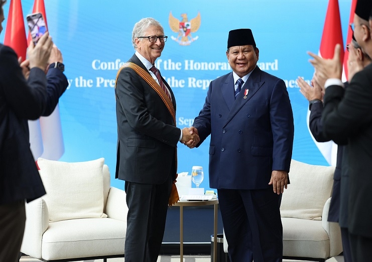 Presiden Prabowo Anugerahkan Bill Gates Tanda Kehormatan Bintang Jasa Utama