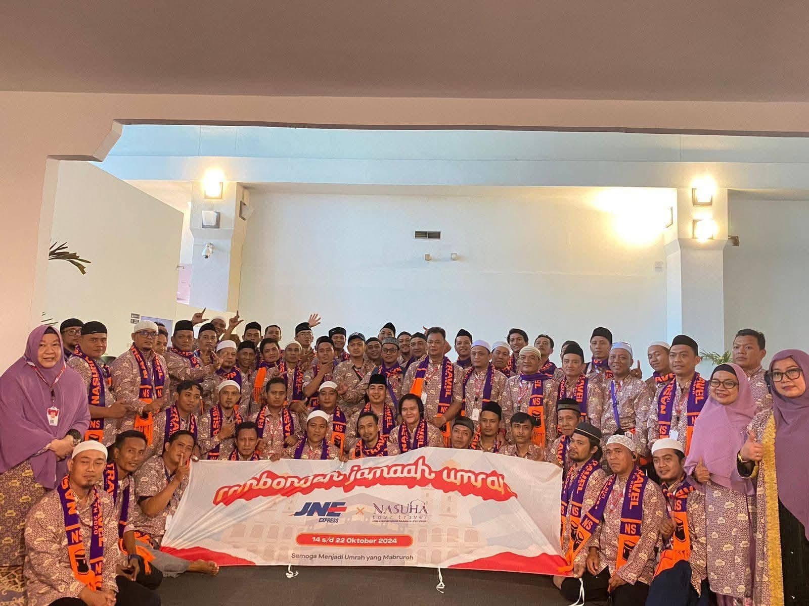 JNE Berangkatkan 45 Karyawan Berprestasi untuk Umrah