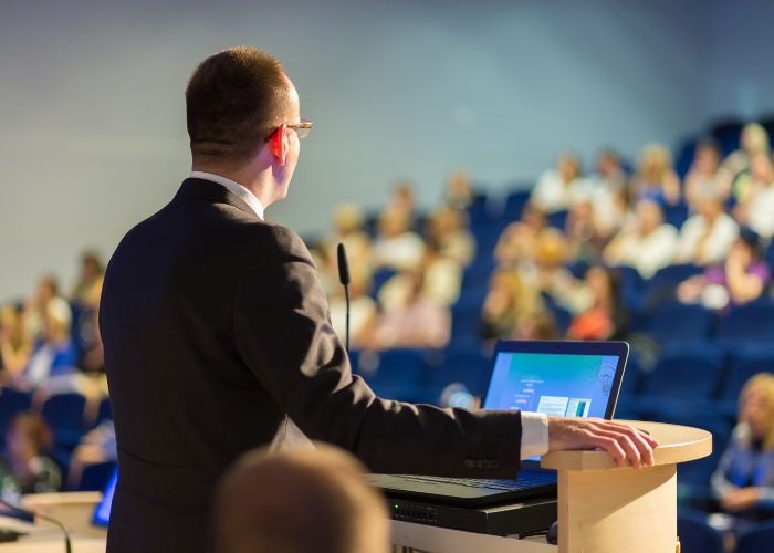 5 Cara Bicara yang Bikin Kamu Lebih Percaya Diri Menurut Psikolog