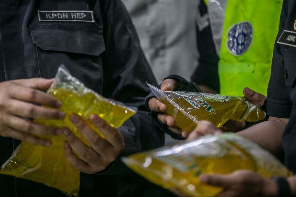 Minyak Goreng Bersubsidi Malaysia Ditemukan Dijual di Thailand, Gembong Penyelundup "Datuk John" Terungkap