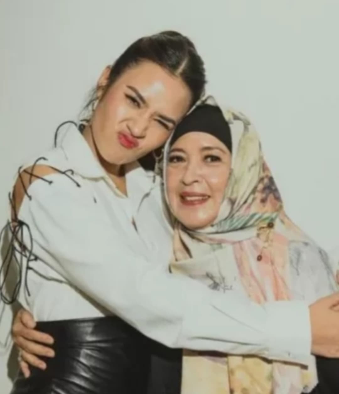 Kabar Duka dari Raisa, Ibunda Tercinta Ria Mariaty Meninggal Dunia
