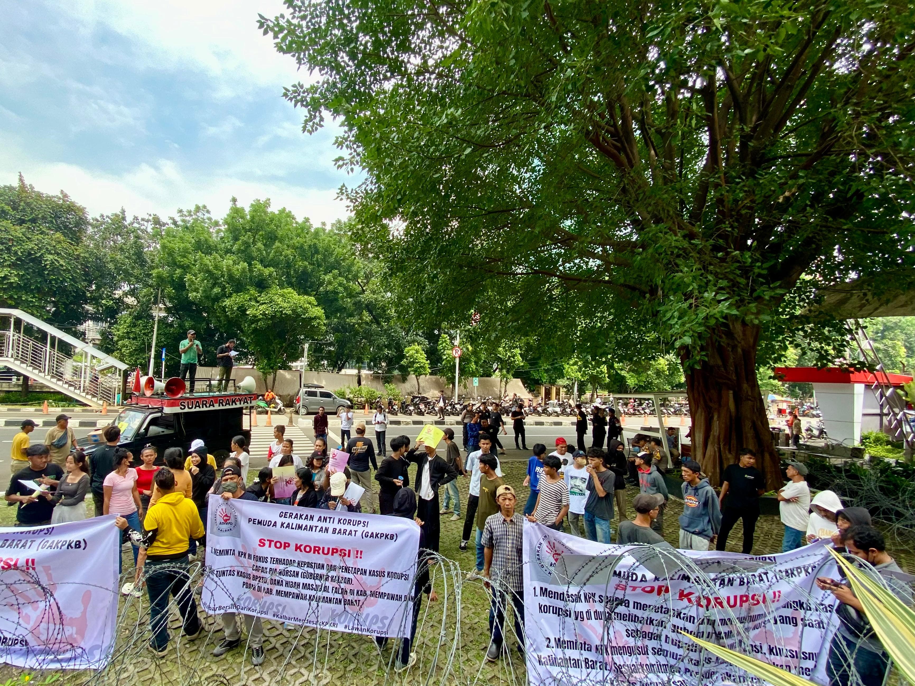 Ratusan Pemuda Kalbar Geruduk KPK, Tuntut Usut Dugaan Korupsi Gubernur Ria Norsan