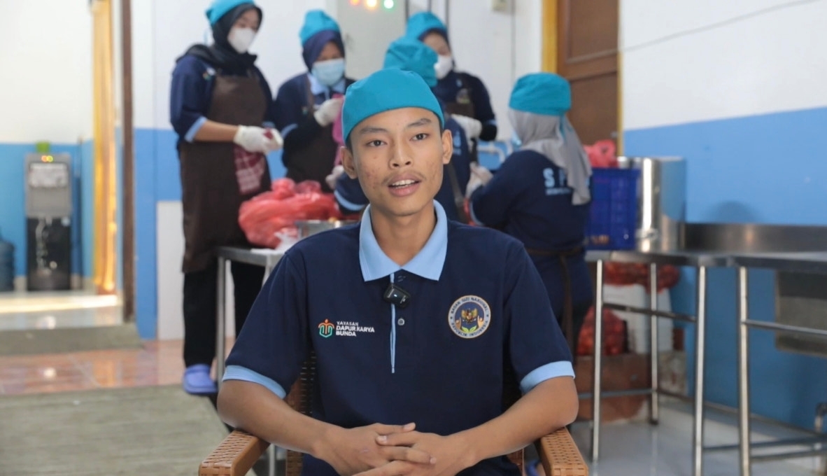 Kisah Nahwan, Anak Kuli Bangunan Bisa Bantu Ekonomi Keluarga Lewat Program MBG