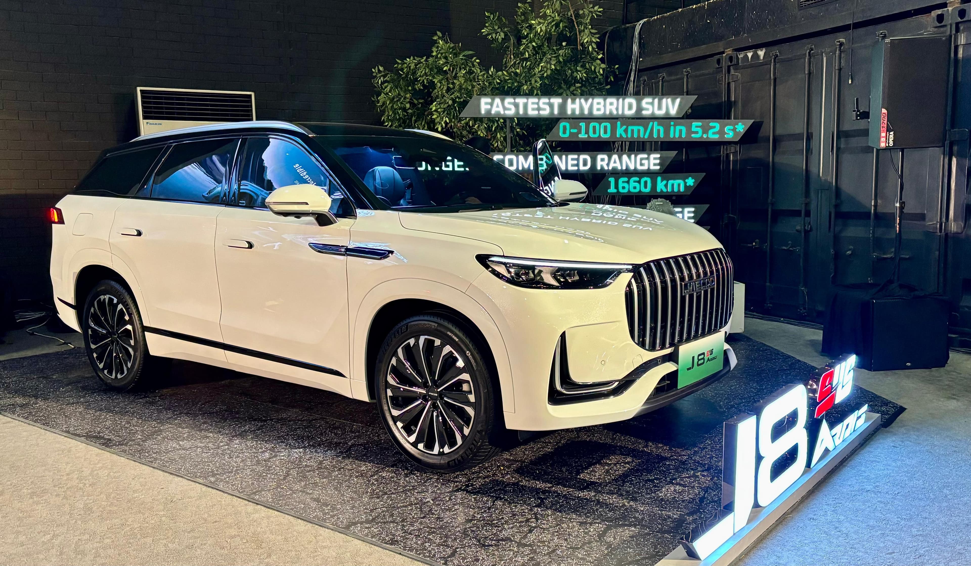 JAECOO J8 SHS ARDIS Tawarkan Teknologi Hybrid Canggih dengan Performa Tinggi