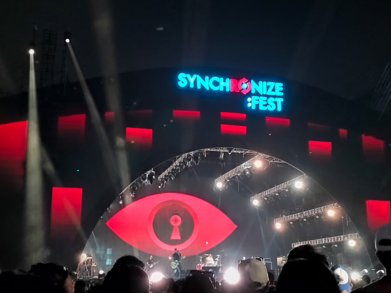 Rayakan Anniversary ke 30, Superman Is Dead Guncang Panggung Synchronize Fest